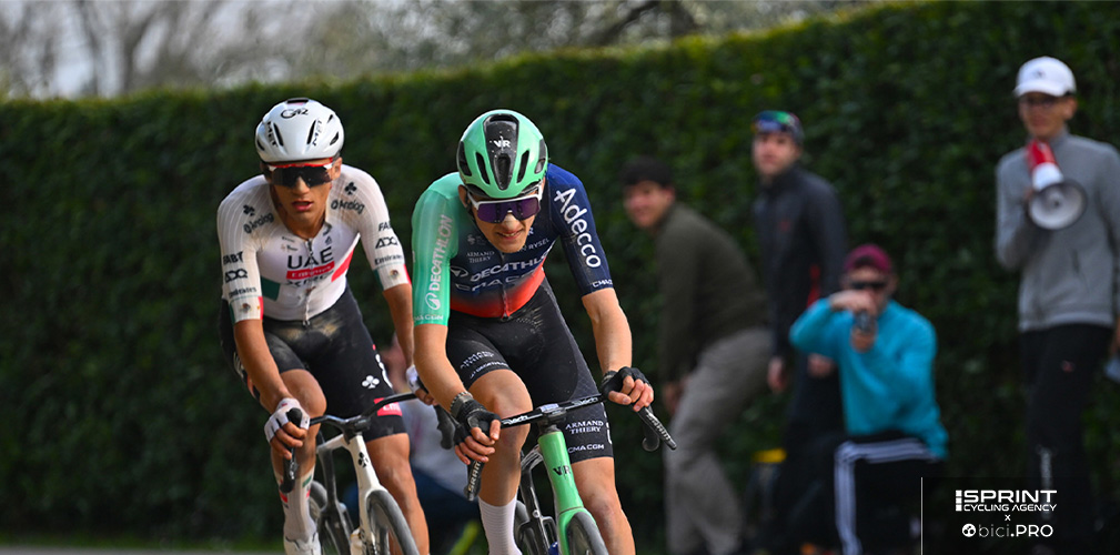 Il lionese con Del Toro, che ha cercato di stopparlo fino a cedere nel finale della Strade Bianche
