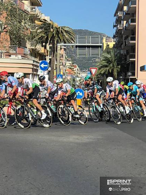 Il passaggio da Pietra Ligure. Per la Classicissima di domani le previsioni meteo sono molto buone