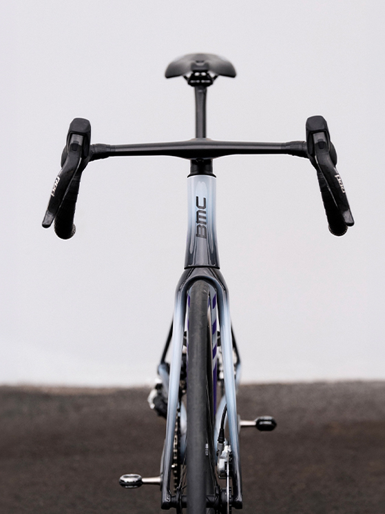 BMC amplia la famiglia della sua bici più rappresentativa, la Teammachine SLR