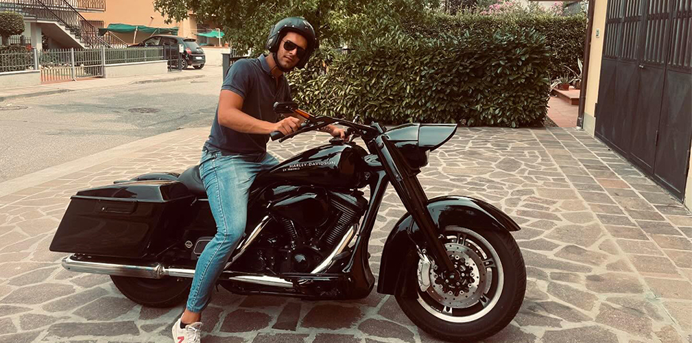 Appena presa la patente, Matteo ha iniziato a guidare l'Harley che tanti ricordi porta con sé