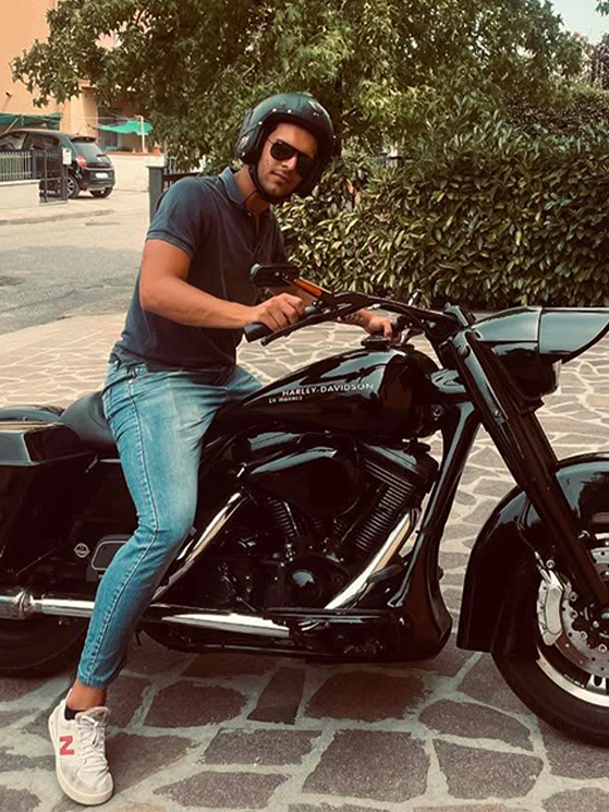 Appena presa la patente, Matteo ha iniziato a guidare l'Harley che tanti ricordi porta con sé