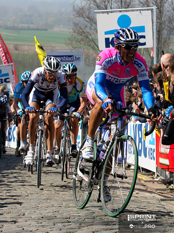Il Giro delle Fiandre e MAuro Da Dalto inq uel 2009. Ancora oggi il veneto porta gruppi di turisti a veere la corsa fiamminga