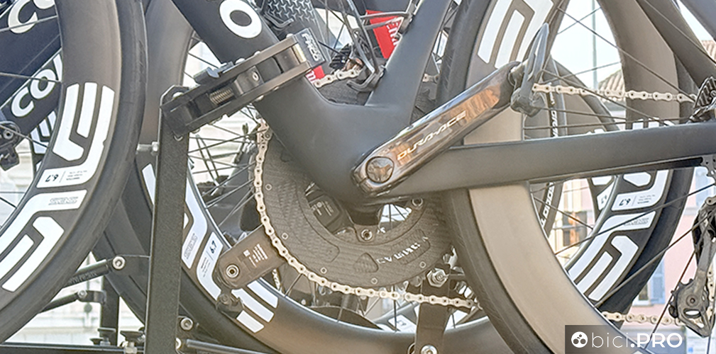 Tifo da stadio, monocorona e molto altro alla Milano-Sanremo 2026