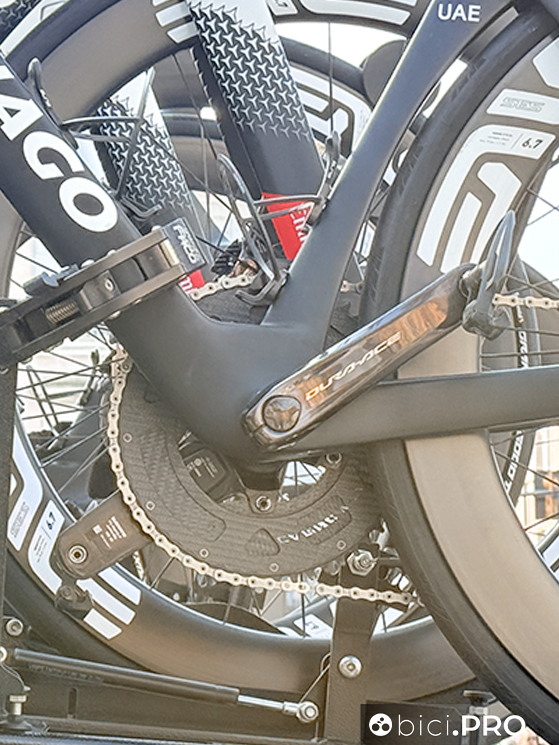 Tifo da stadio, monocorona e molto altro alla Milano-Sanremo 2026