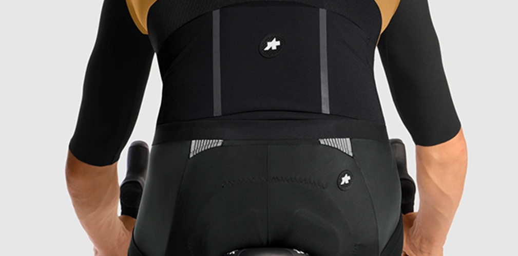 La maglia per il gravel ad alta intensità si chiama Assos Tactica T5