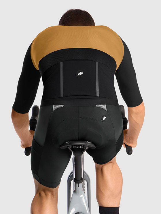 La maglia per il gravel ad alta intensità si chiama Assos Tactica T5