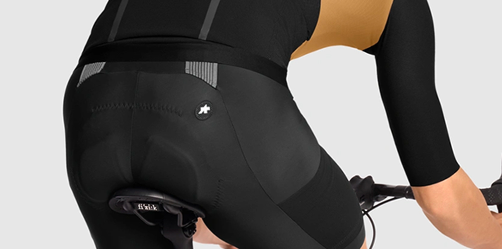 La maglia per il gravel ad alta intensità si chiama Assos Tactica T5