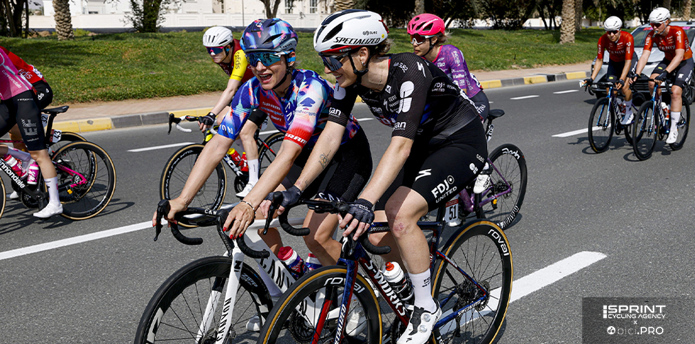 UAE Tour 2026, una foto di Consonni con Vittoria Guazzini non poteva mancare