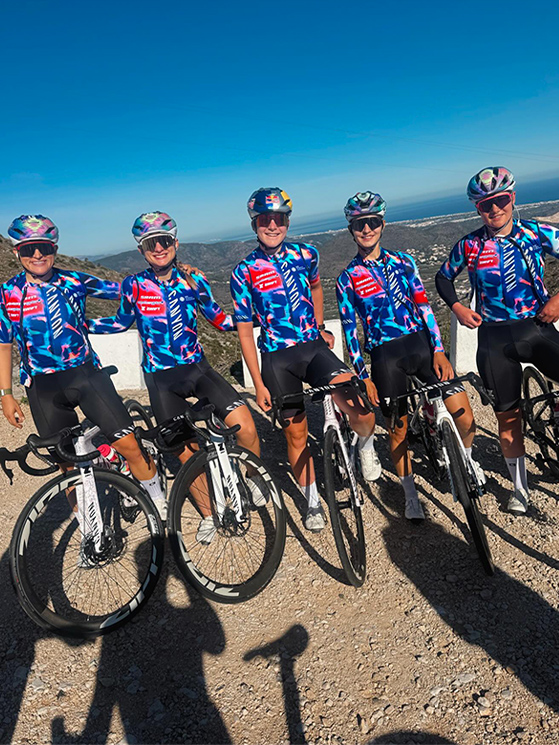 Contrariamente al solito, Consonni ha raccontato che la Canyon Sram quest'anno ha fatto due ritiri a gennaio e febbraio, ma non a dicembre