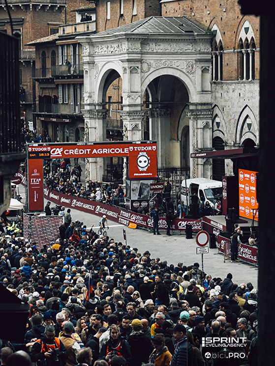 Piazza del Campo, Siena, Strade Bianche: l'Italia del ciclismo è uno scrigno di tesori amati in tutto il mondo