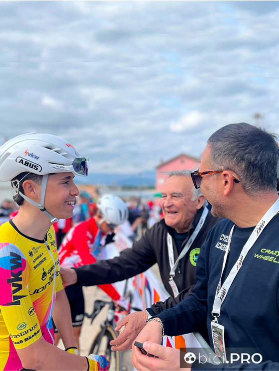 Cireddu con Luca Massa e Angelo Atene della Crazy Wheels per cui ha corso nel 2022