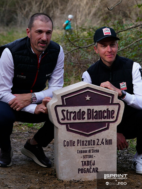 Avendo vinto tre Strade Bianche, da ieri a Pogacar è stato intitolato lo sterrato di Colle Pinzuto: qui con Cancellara, cui fu dedicato quello di Monte Sante Marie