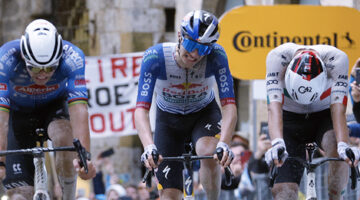 Sprint fra Van der Poel, Pellizzari e Del Toro a San Gimignano, seconda tappa della Tirreno 2026