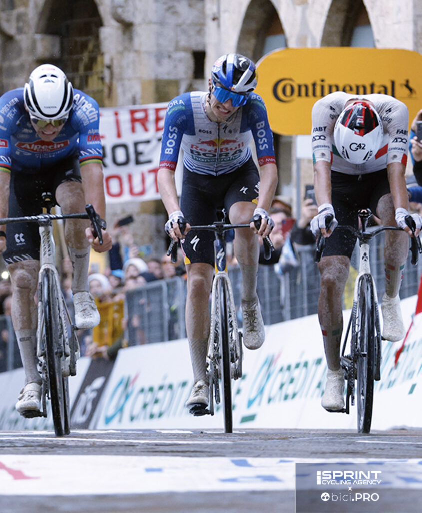 Sprint fra Van der Poel, Pellizzari e Del Toro a San Gimignano, seconda tappa della Tirreno 2026