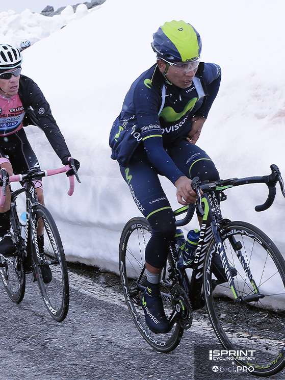 Giro 2014, tappa della Val Martello. Sullo Stelvio nevica. La discesa viene neutralizzata, ma con diverse lacune. Tra chi ne approfitta per scappare c'è Quintana. Quel giorno si vestirà di rosa fino al termine
