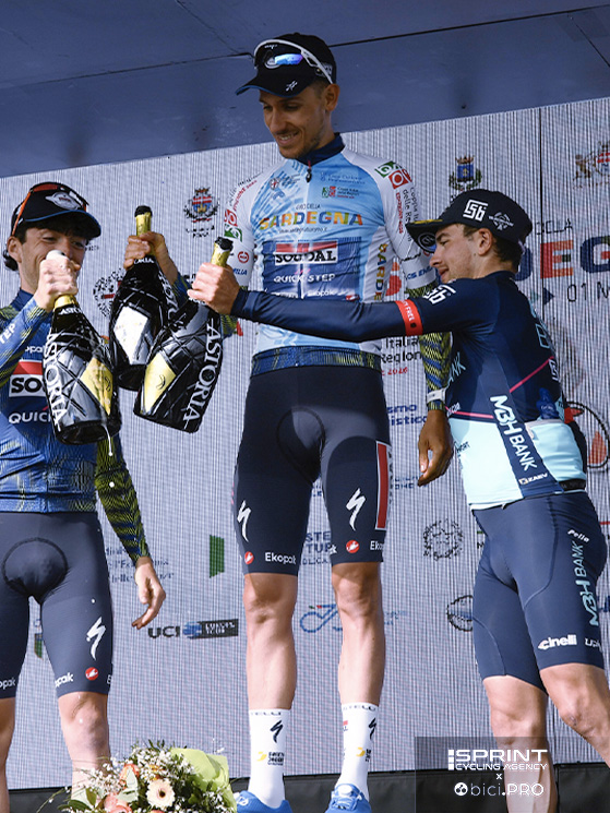 Alessandro Verre sul podio del Giro di Sardegna, dietro Zana e Garofoli