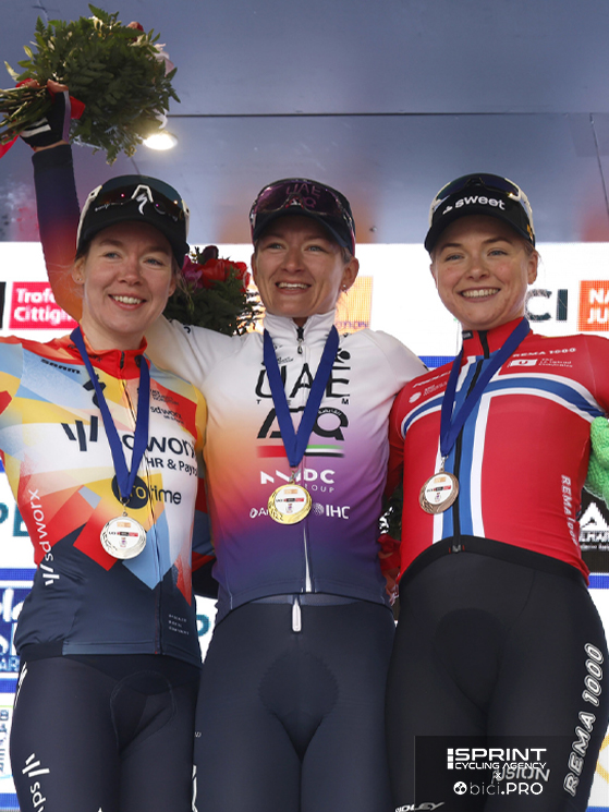Podio del Trofeo Binda 2026: Karlijn Swinkels UAE Team ADQ, Anna Van Der Breggen SD Workx Pro Time, Mie Ottestad Uno-X Mobility