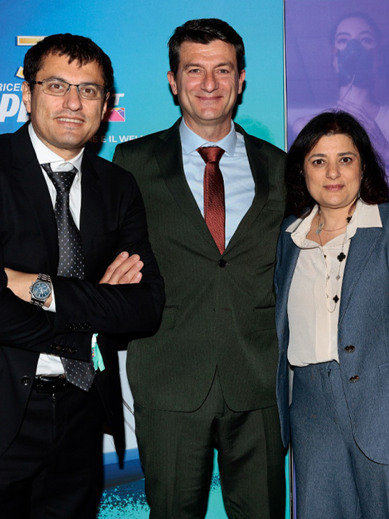 Al centro Luca Guercilena, team manager della Lidl-Trek, insieme a Marco e Vittoria Squinzi