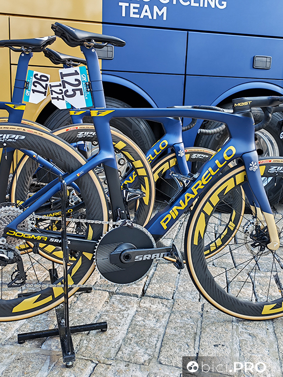 Tifo da stadio, monocorona e molto altro alla Milano-Sanremo 2026