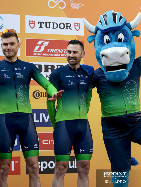 Milano-Sanremo 2026, presentazione squadre Pavia, Team Novo Nordisk, Apis Bull, mascotte