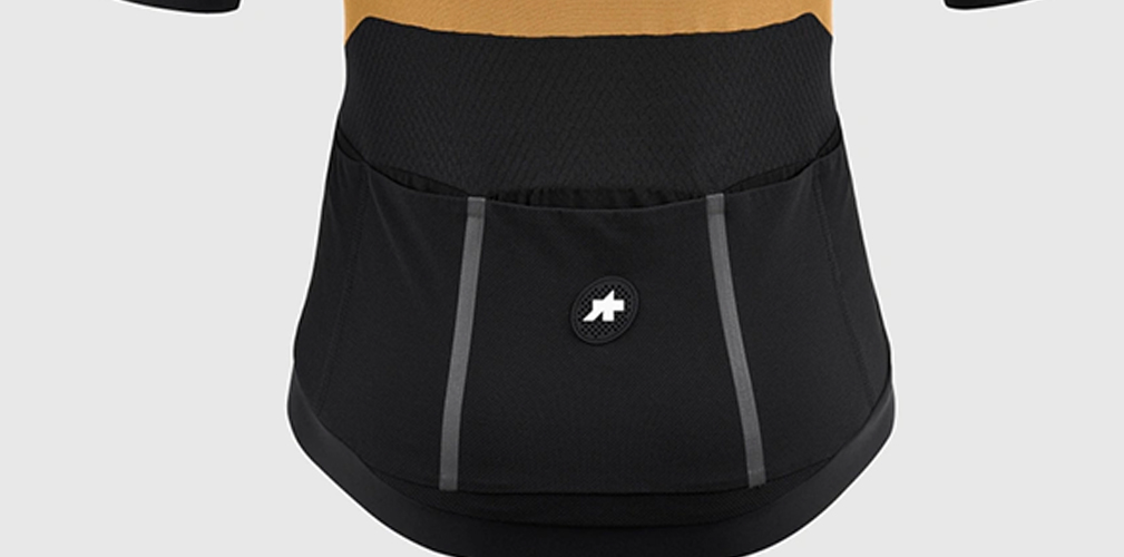 La maglia per il gravel ad alta intensità si chiama Assos Tactica T5