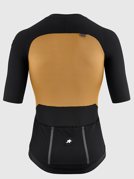 La maglia per il gravel ad alta intensità si chiama Assos Tactica T5