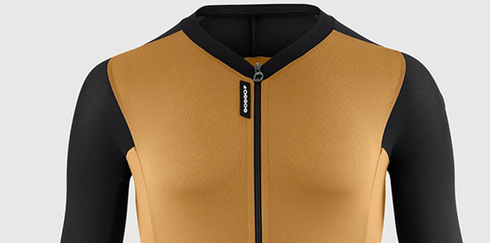 La maglia per il gravel ad alta intensità si chiama Assos Tactica T5