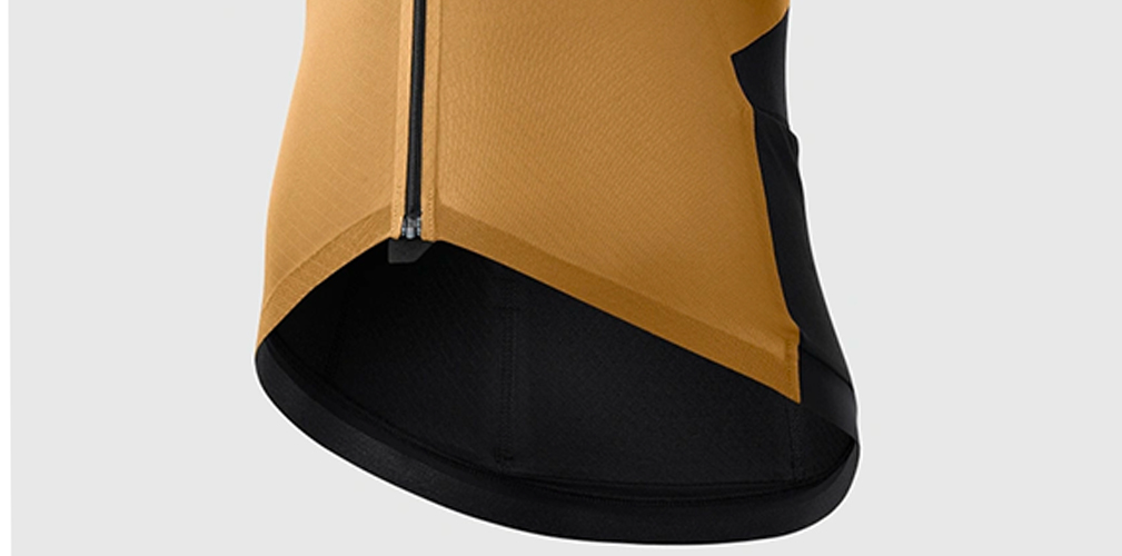 La maglia per il gravel ad alta intensità si chiama Assos Tactica T5