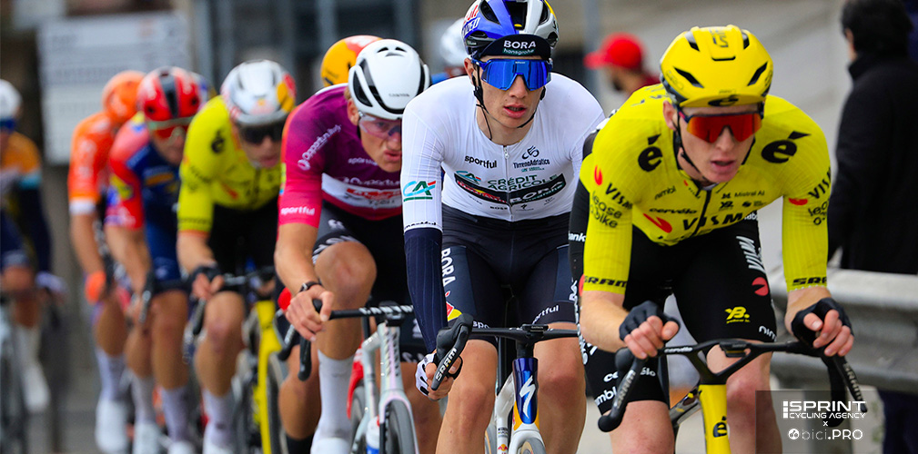 Pellizzari a ruota di Jorgenson che tira per Van Aert: in questa Tirreno, Giulio si muove bene anche sulle salite brevi e ripide