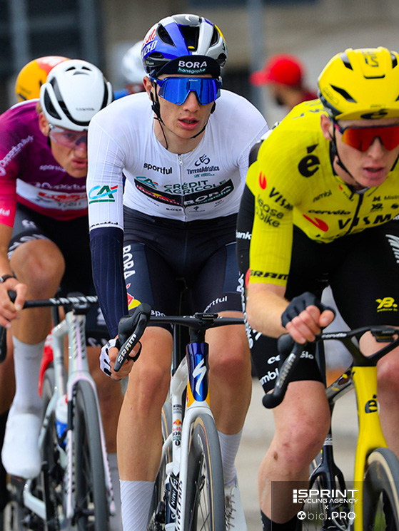 Pellizzari a ruota di Jorgenson che tira per Van Aert: in questa Tirreno, Giulio si muove bene anche sulle salite brevi e ripide