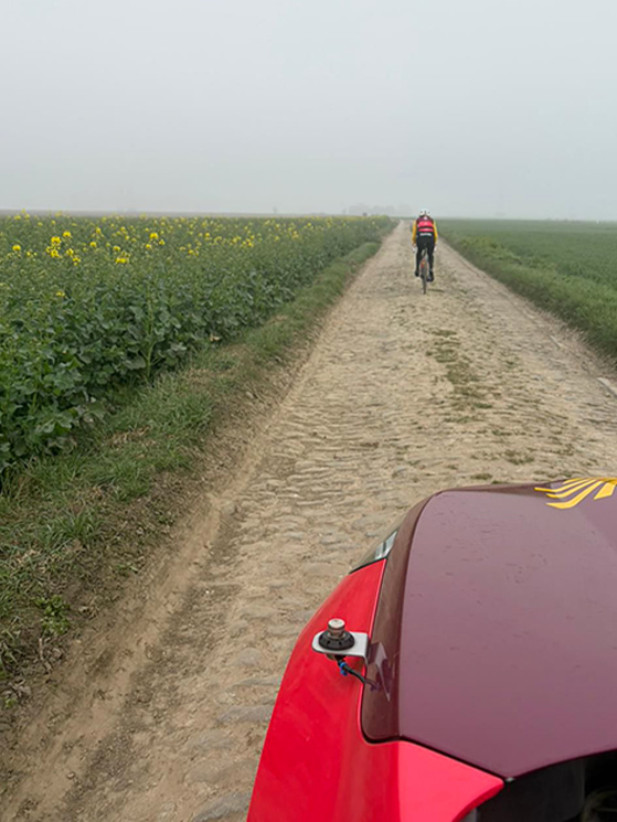 Lunedì Alzini e la Cofidis hanno percorso in allenamento i tratti più salienti della prossima Parigi-Roubaix (foto Mathilde L'Azou)