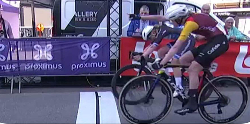 Il traguardo della corsa belga è in curva, per cui chi fa la volata a destra percorre meno metri (foto Mathilde L'Azou)