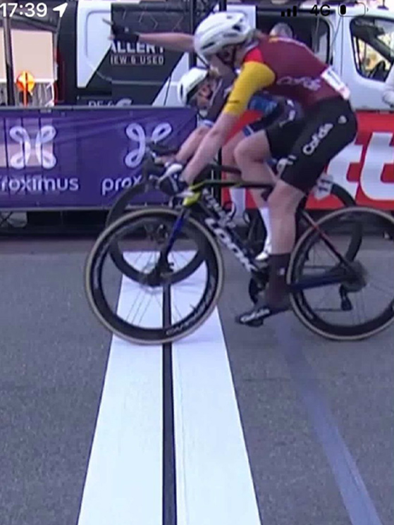 Il traguardo della corsa belga è in curva, per cui chi fa la volata a destra percorre meno metri (foto Mathilde L'Azou)