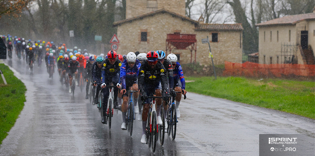 Peccato poi che il meteo sia diventato impietoso e lo spettacolo del gruppo sia stato limitato