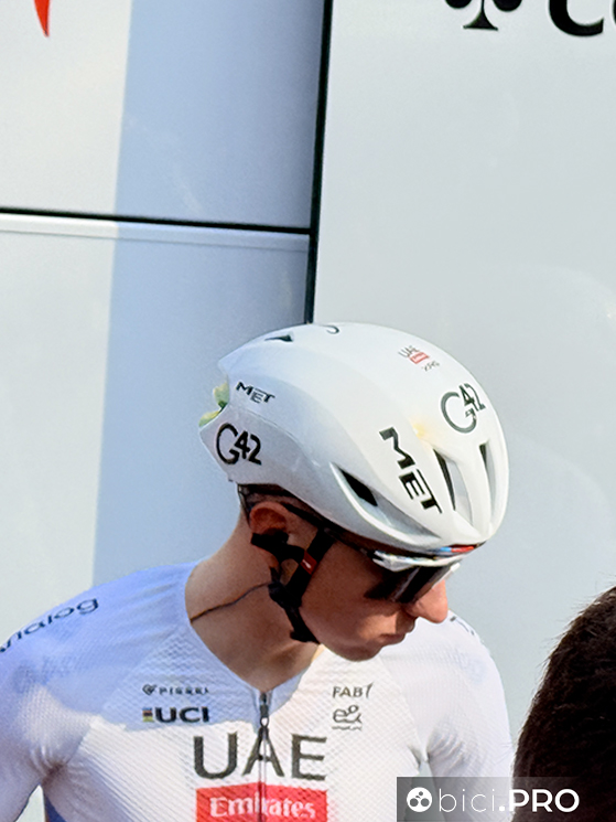 Tifo da stadio, monocorona e molto altro alla Milano-Sanremo 2026