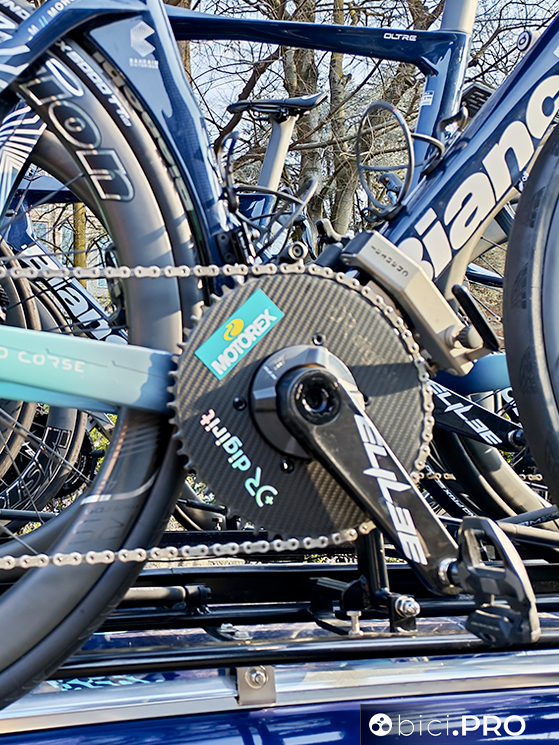 Tifo da stadio, monocorona e molto altro alla Milano-Sanremo 2026