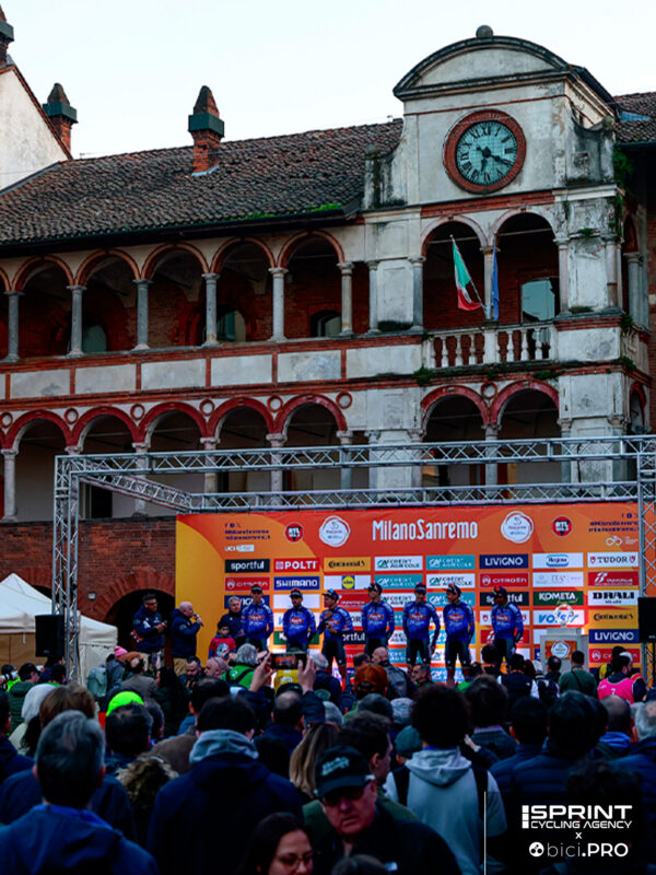 Voci dalla vigilia della Sanremo mentre le squadre viaggiano verso Pavia per la partenza. Le parole di Van der Poel, Pogacar, Ganna, Van Aert e Pedersen