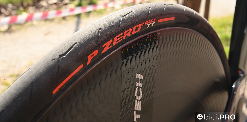 Il copertoncino da crono di PIrelli ha la carcassa flessibile che massimizza la scorrevolezza, la velocità e l'omogeneità di guida