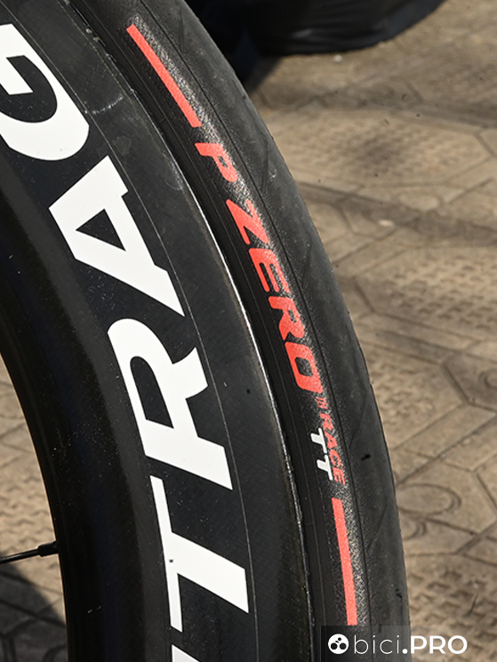 Come per le ruote lenticolari, anche per quelle ad alto profilo della crono, alla Lidl-Trek la scelta è sempre e comunque quella del copertoncino