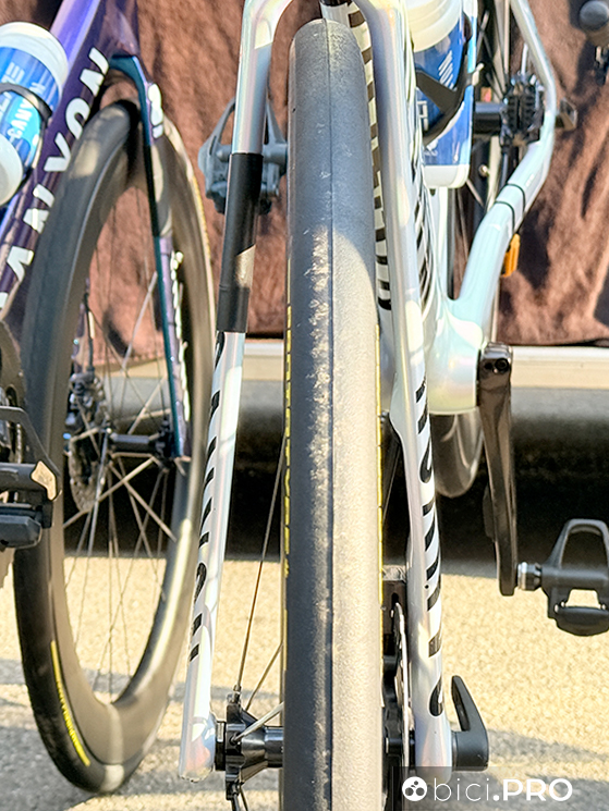 Tifo da stadio, monocorona e molto altro alla Milano-Sanremo 2026