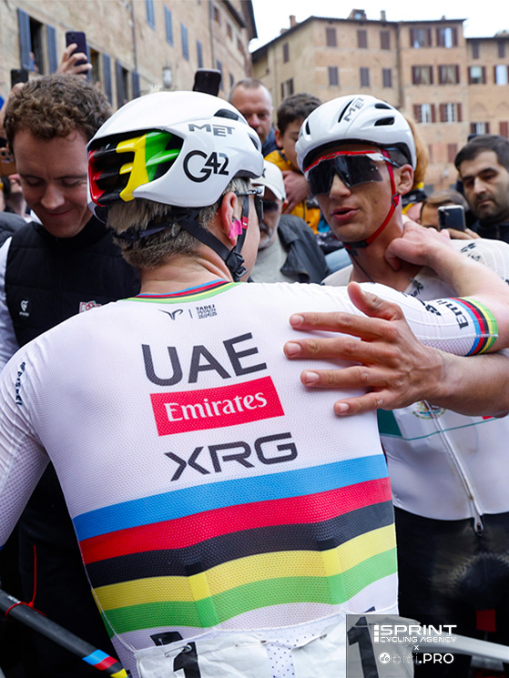 Del Toro ha chiuso al terzo posto, coprendo le spalle a Pogacar in fuga. La UAE Emirates ha fatto un gran lavoro