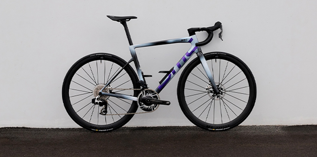 BMC amplia la famiglia della sua bici più rappresentativa, la Teammachine SLR