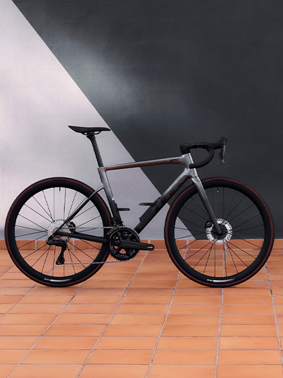 BMC amplia la famiglia della sua bici più rappresentativa, la Teammachine SLR