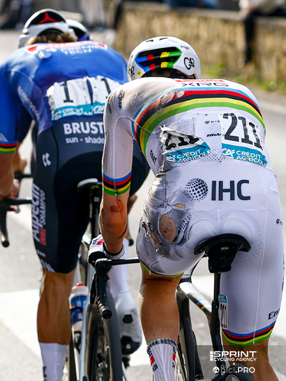 Fatta la selezione sulla Cipressa, Pogacar si è ritrovato con PIdcock e Van der Poel: il colpo è stato foerte e si vede