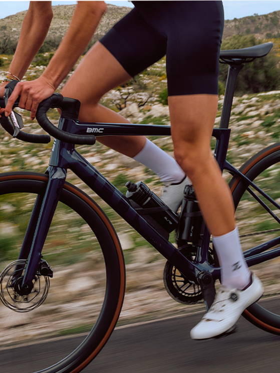 BMC amplia la famiglia della sua bici più rappresentativa, la Teammachine SLR