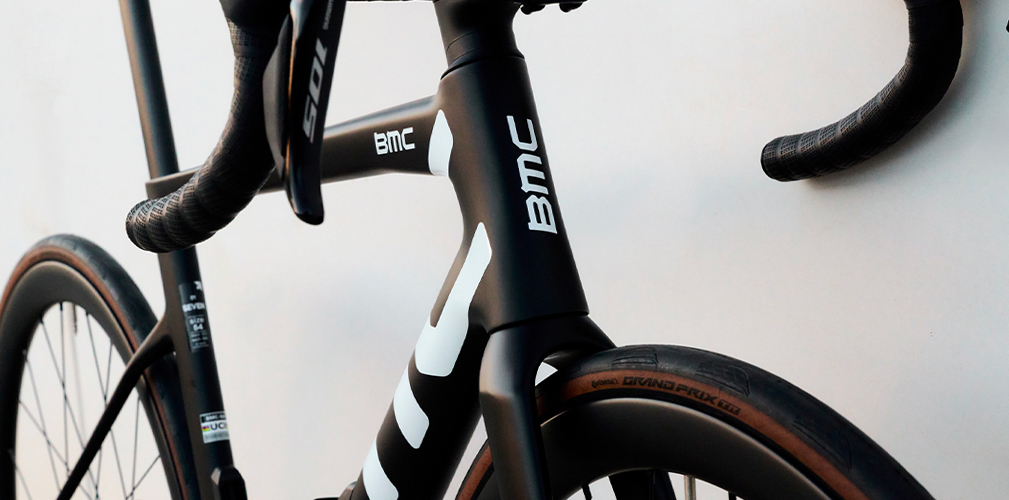 BMC amplia la famiglia della sua bici più rappresentativa, la Teammachine SLR