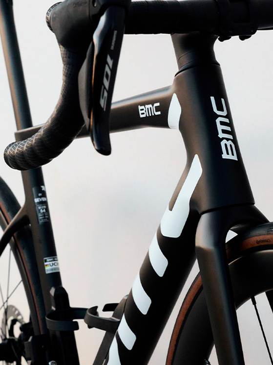 BMC amplia la famiglia della sua bici più rappresentativa, la Teammachine SLR