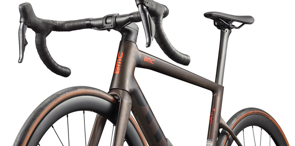 BMC amplia la famiglia della sua bici più rappresentativa, la Teammachine SLR