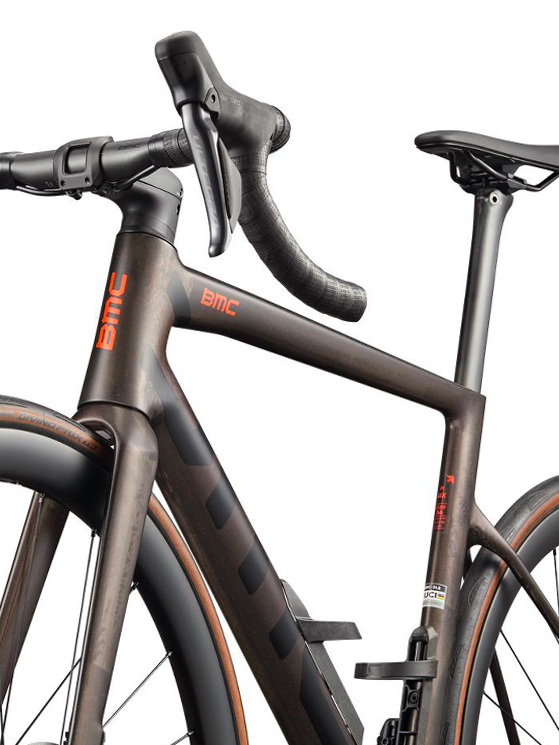 BMC amplia la famiglia della sua bici più rappresentativa, la Teammachine SLR