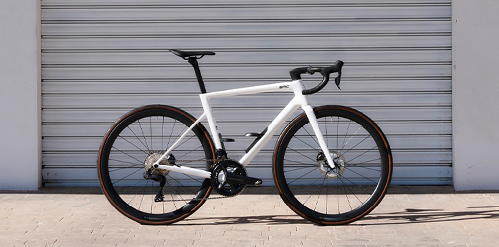 BMC amplia la famiglia della sua bici più rappresentativa, la Teammachine SLR